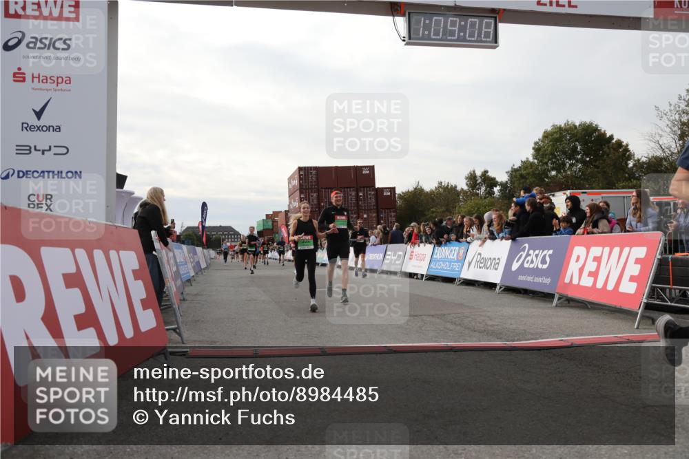 03.10.2025 - Köhlbrandbrückenlauf Yannick Fuchs http://msf.ph/oto/8984485 03.10.2025 16:09:07 Ziel 7379, 7501, 7823, 8217, 8348, 8763, 8797, 9091, 9139, 9216, 9739 meine-sportfotos.de