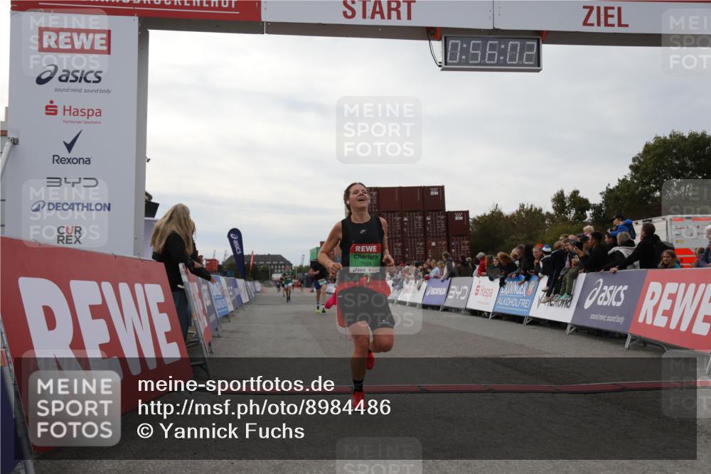 03.10.2025 - Köhlbrandbrückenlauf Yannick Fuchs http://msf.ph/oto/8984486 03.10.2025 15:56:00 Ziel 7012, 7456, 7555, 9231 meine-sportfotos.de