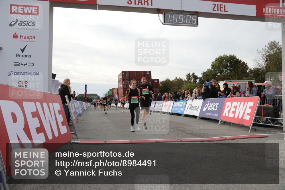 03.10.2025 - Köhlbrandbrückenlauf Yannick Fuchs http://msf.ph/oto/8984491 03.10.2025 16:09:07 Ziel 7379, 7501, 7823, 8217, 8348, 8763, 8797, 9091, 9139, 9216, 9739 meine-sportfotos.de