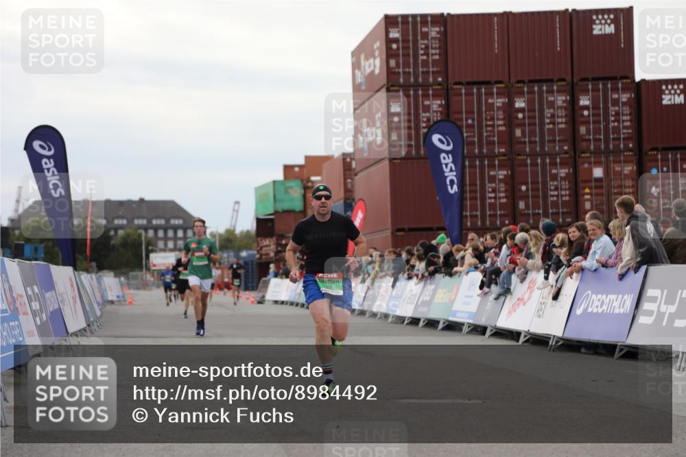 03.10.2025 - Köhlbrandbrückenlauf Yannick Fuchs http://msf.ph/oto/8984492 03.10.2025 15:56:01 Ziel 7012, 7555, 9231 meine-sportfotos.de