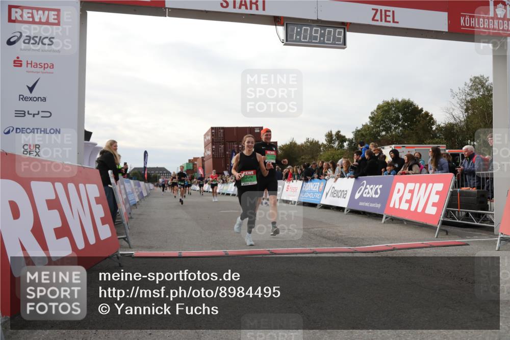 03.10.2025 - Köhlbrandbrückenlauf Yannick Fuchs http://msf.ph/oto/8984495 03.10.2025 16:09:07 Ziel 7379, 7501, 7823, 8217, 8348, 8763, 8797, 9091, 9139, 9216, 9739 meine-sportfotos.de