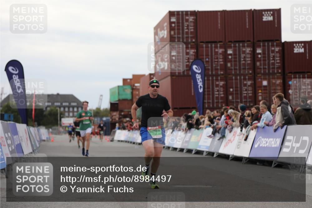 03.10.2025 - Köhlbrandbrückenlauf Yannick Fuchs http://msf.ph/oto/8984497 03.10.2025 15:56:02 Ziel 7012, 7555, 9231, 9525 meine-sportfotos.de