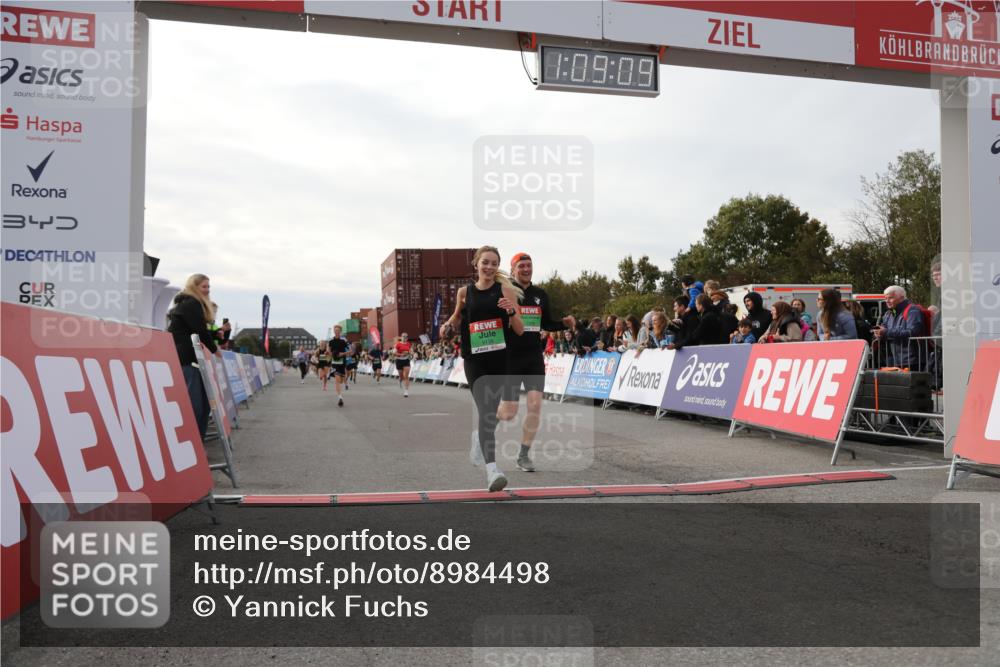 03.10.2025 - Köhlbrandbrückenlauf Yannick Fuchs http://msf.ph/oto/8984498 03.10.2025 16:09:07 Ziel 7379, 7501, 7823, 8217, 8348, 8763, 8797, 9091, 9139, 9216, 9739 meine-sportfotos.de