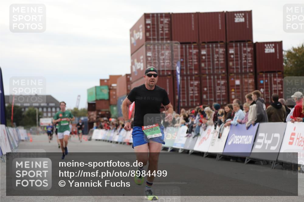 03.10.2025 - Köhlbrandbrückenlauf Yannick Fuchs http://msf.ph/oto/8984499 03.10.2025 15:56:02 Ziel 7012, 7555, 9231, 9525 meine-sportfotos.de