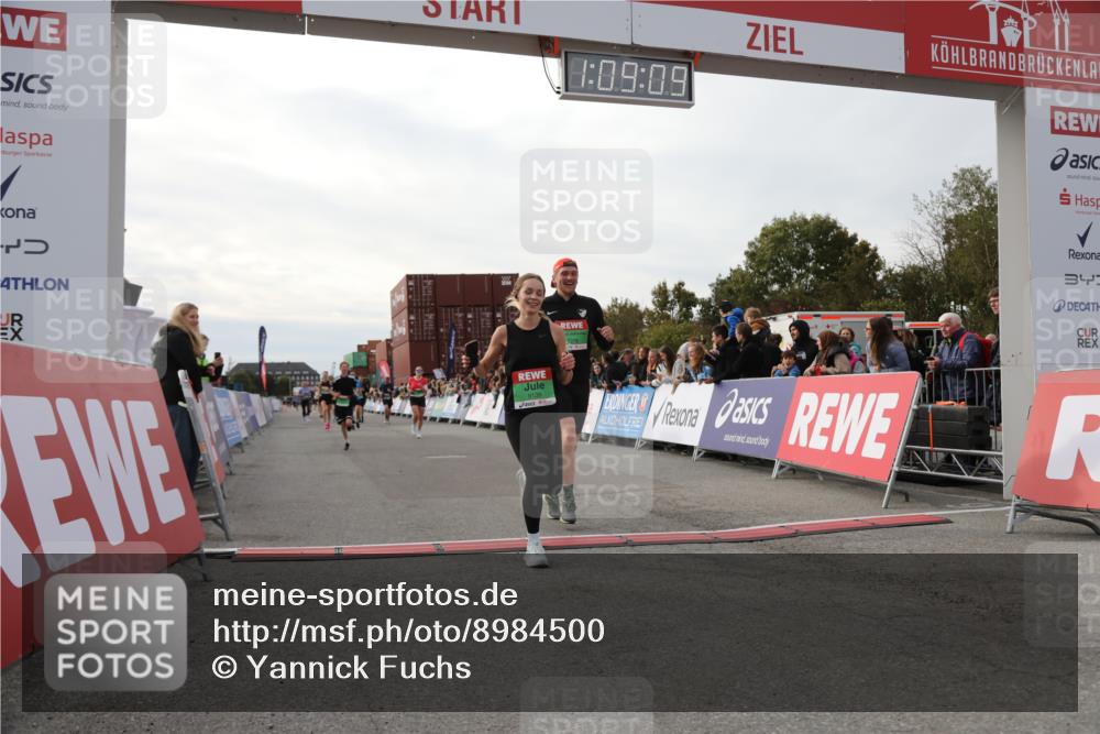 03.10.2025 - Köhlbrandbrückenlauf Yannick Fuchs http://msf.ph/oto/8984500 03.10.2025 16:09:08 Ziel 7379, 7501, 7822, 7823, 8217, 8348, 8763, 8797, 9019, 9091, 9139, 9216, 9739 meine-sportfotos.de