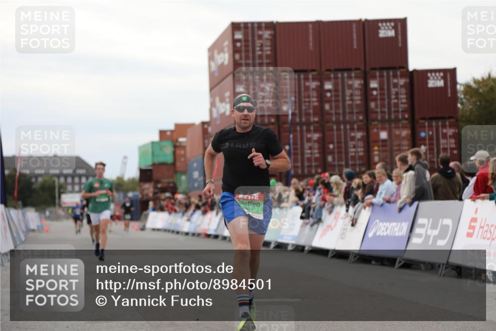 03.10.2025 - Köhlbrandbrückenlauf Yannick Fuchs http://msf.ph/oto/8984501 03.10.2025 15:56:02 Ziel 7012, 7555, 9231, 9525 meine-sportfotos.de
