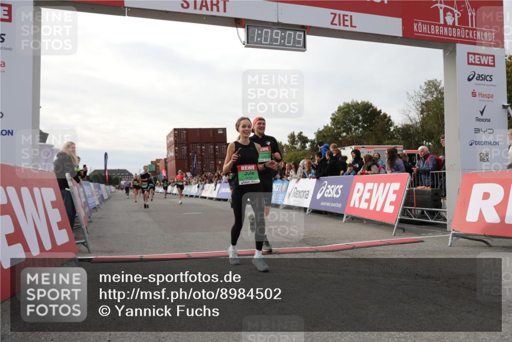 03.10.2025 - Köhlbrandbrückenlauf Yannick Fuchs http://msf.ph/oto/8984502 03.10.2025 16:09:08 Ziel 7379, 7501, 7822, 7823, 8217, 8348, 8763, 8797, 9019, 9091, 9139, 9216, 9739 meine-sportfotos.de