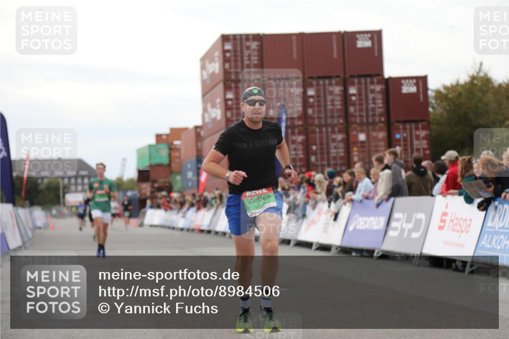 03.10.2025 - Köhlbrandbrückenlauf Yannick Fuchs http://msf.ph/oto/8984506 03.10.2025 15:56:03 Ziel 7012, 7555, 9231, 9525 meine-sportfotos.de