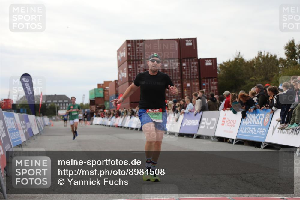 03.10.2025 - Köhlbrandbrückenlauf Yannick Fuchs http://msf.ph/oto/8984508 03.10.2025 15:56:03 Ziel 7012, 7555, 9231, 9525 meine-sportfotos.de