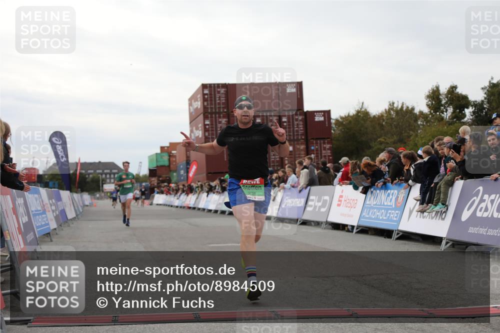 03.10.2025 - Köhlbrandbrückenlauf Yannick Fuchs http://msf.ph/oto/8984509 03.10.2025 15:56:03 Ziel 7012, 7555, 9231, 9525 meine-sportfotos.de