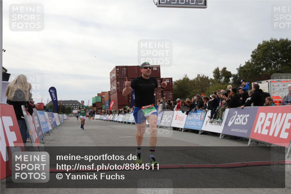 03.10.2025 - Köhlbrandbrückenlauf Yannick Fuchs http://msf.ph/oto/8984511 03.10.2025 15:56:03 Ziel 7012, 7555, 9231, 9525 meine-sportfotos.de
