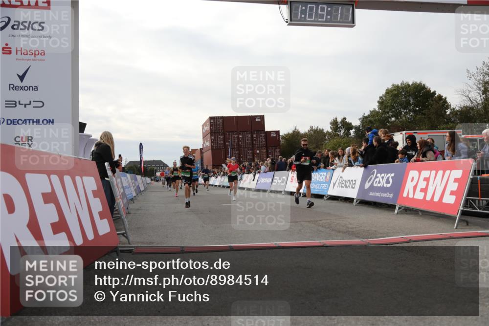 03.10.2025 - Köhlbrandbrückenlauf Yannick Fuchs http://msf.ph/oto/8984514 03.10.2025 16:09:09 Ziel 7379, 7501, 7822, 7823, 8217, 8348, 8763, 8797, 9019, 9091, 9139, 9216, 9739 meine-sportfotos.de