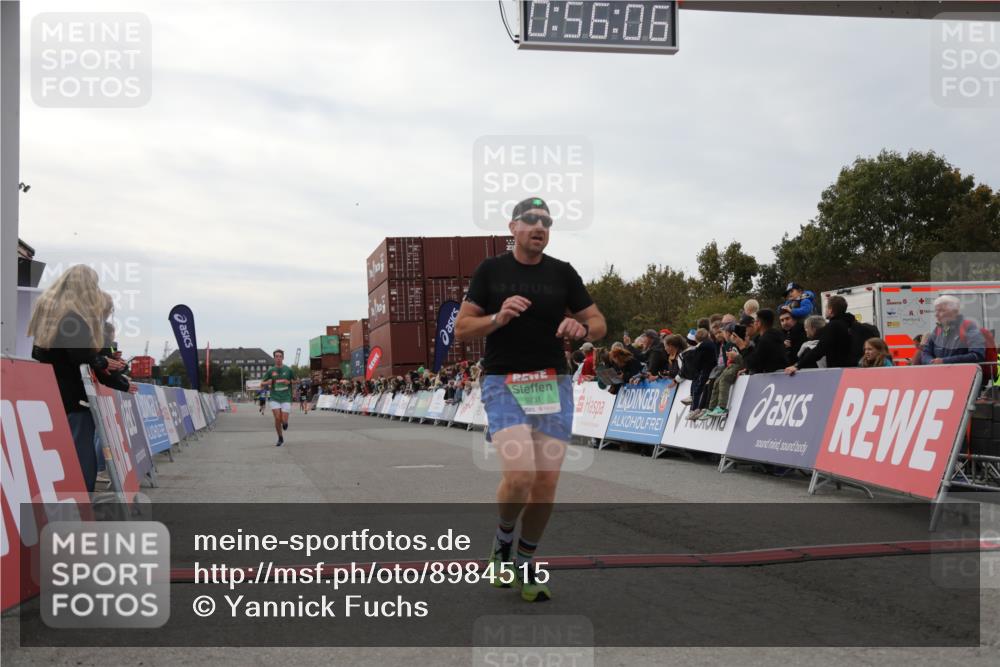 03.10.2025 - Köhlbrandbrückenlauf Yannick Fuchs http://msf.ph/oto/8984515 03.10.2025 15:56:04 Ziel 7012, 8820, 9231, 9525 meine-sportfotos.de