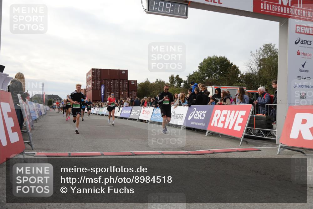 03.10.2025 - Köhlbrandbrückenlauf Yannick Fuchs http://msf.ph/oto/8984518 03.10.2025 16:09:09 Ziel 7379, 7501, 7822, 7823, 8217, 8348, 8763, 8797, 9019, 9091, 9139, 9216, 9739 meine-sportfotos.de