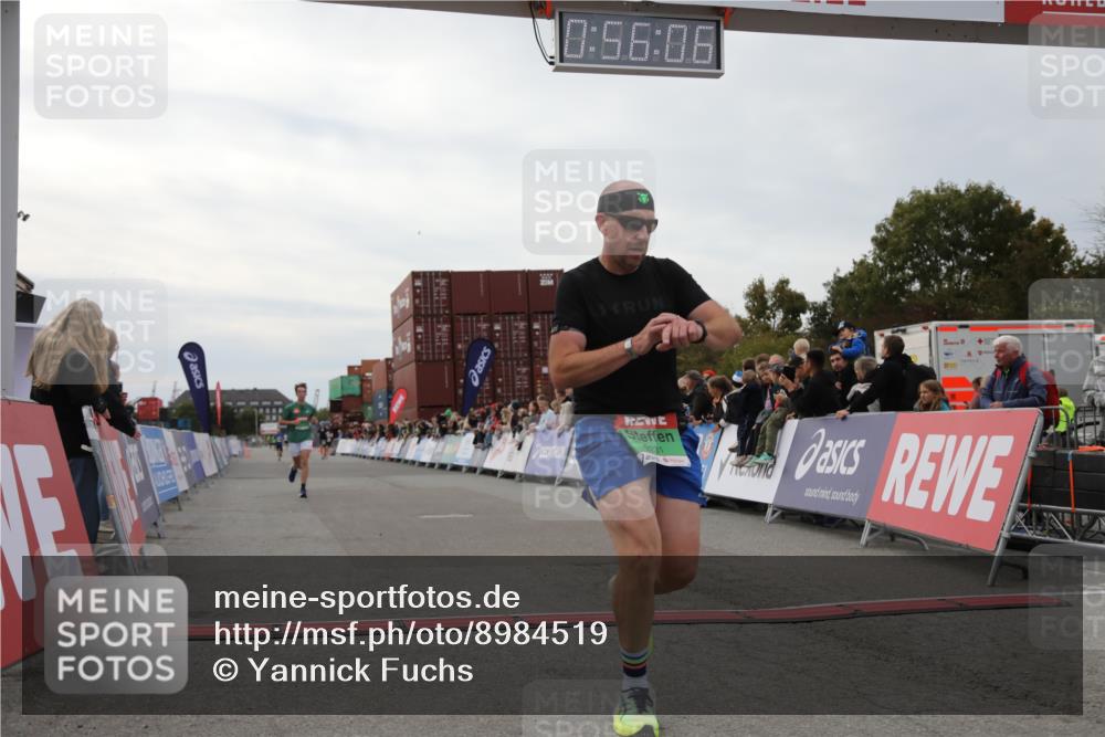 03.10.2025 - Köhlbrandbrückenlauf Yannick Fuchs http://msf.ph/oto/8984519 03.10.2025 15:56:04 Ziel 7012, 8820, 9231, 9525 meine-sportfotos.de