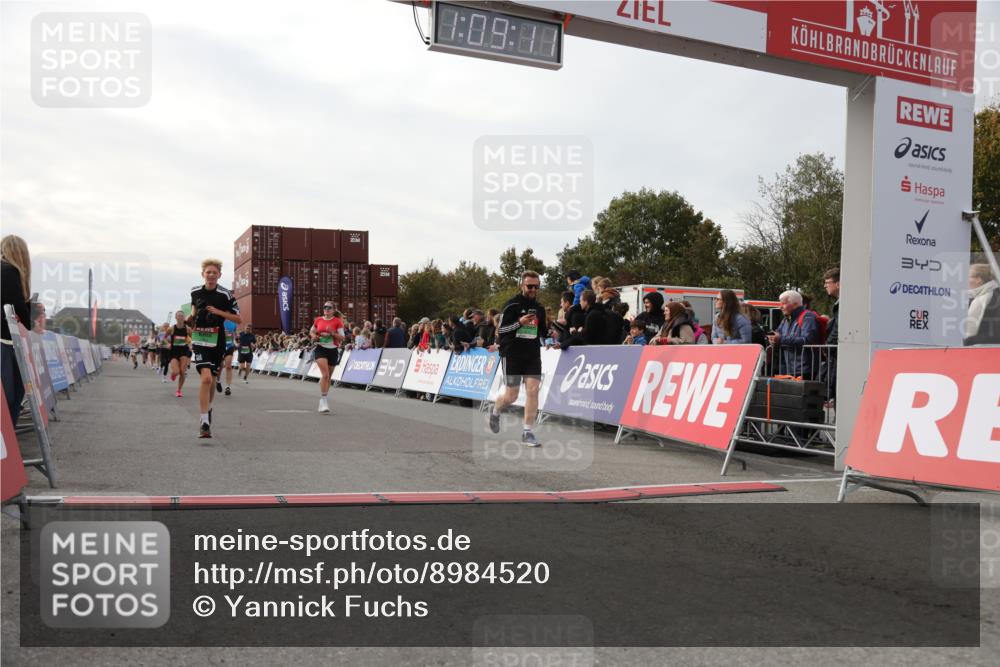 03.10.2025 - Köhlbrandbrückenlauf Yannick Fuchs http://msf.ph/oto/8984520 03.10.2025 16:09:10 Ziel 7379, 7558, 7822, 7823, 8217, 8348, 8763, 8797, 9019, 9091, 9139, 9216, 9739 meine-sportfotos.de