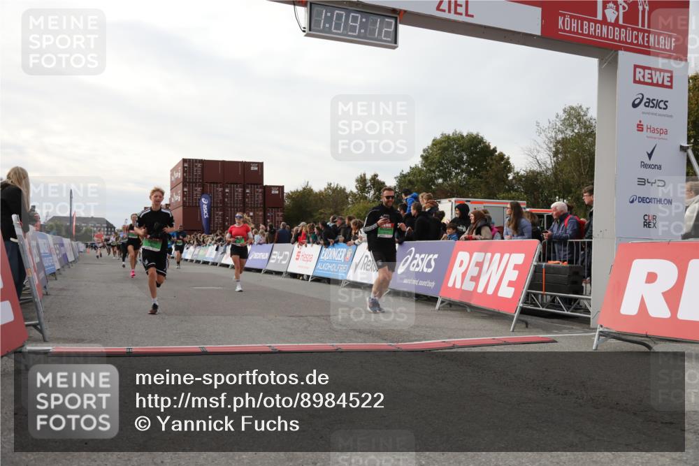 03.10.2025 - Köhlbrandbrückenlauf Yannick Fuchs http://msf.ph/oto/8984522 03.10.2025 16:09:10 Ziel 7379, 7558, 7822, 7823, 8217, 8348, 8763, 8797, 9019, 9091, 9139, 9216, 9739 meine-sportfotos.de