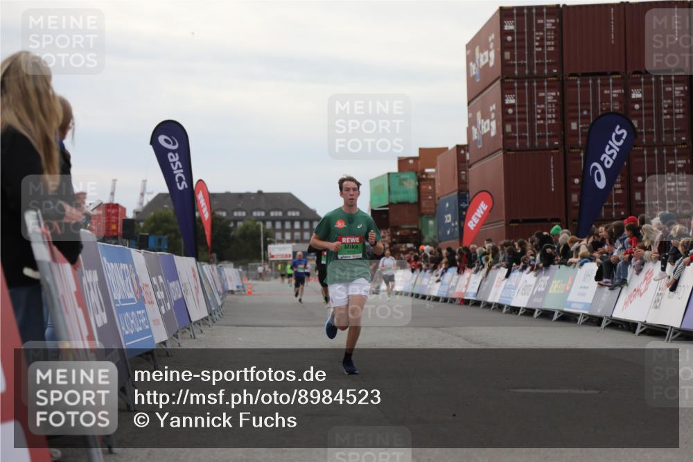 03.10.2025 - Köhlbrandbrückenlauf Yannick Fuchs http://msf.ph/oto/8984523 03.10.2025 15:56:05 Ziel 7012, 8820, 9231, 9525 meine-sportfotos.de