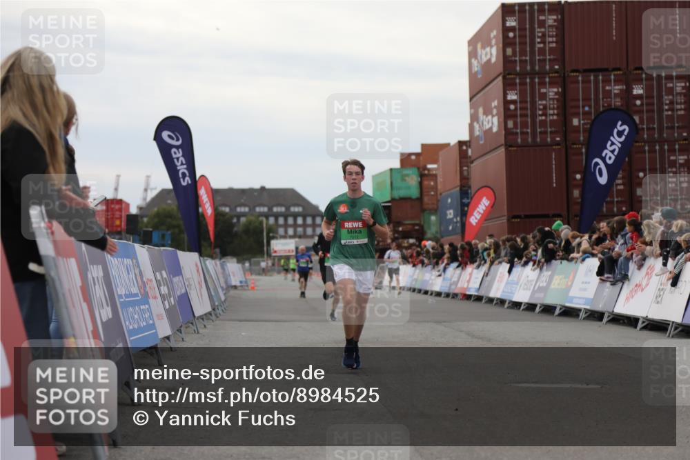 03.10.2025 - Köhlbrandbrückenlauf Yannick Fuchs http://msf.ph/oto/8984525 03.10.2025 15:56:05 Ziel 7012, 8820, 9231, 9525 meine-sportfotos.de