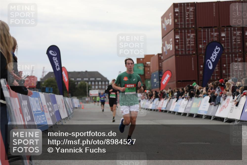 03.10.2025 - Köhlbrandbrückenlauf Yannick Fuchs http://msf.ph/oto/8984527 03.10.2025 15:56:06 Ziel 7012, 8820, 9231, 9525 meine-sportfotos.de