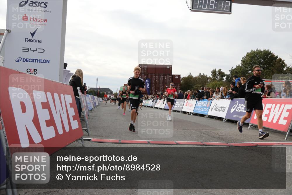 03.10.2025 - Köhlbrandbrückenlauf Yannick Fuchs http://msf.ph/oto/8984528 03.10.2025 16:09:10 Ziel 7379, 7558, 7822, 7823, 8217, 8348, 8763, 8797, 9019, 9091, 9139, 9216, 9739 meine-sportfotos.de