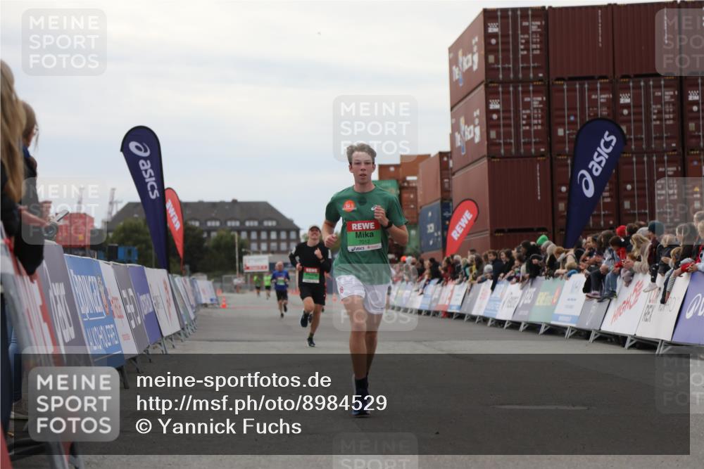 03.10.2025 - Köhlbrandbrückenlauf Yannick Fuchs http://msf.ph/oto/8984529 03.10.2025 15:56:06 Ziel 7012, 8820, 9231, 9525 meine-sportfotos.de