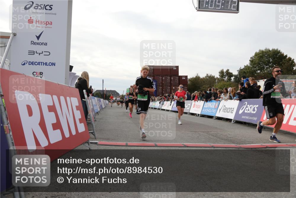 03.10.2025 - Köhlbrandbrückenlauf Yannick Fuchs http://msf.ph/oto/8984530 03.10.2025 16:09:11 Ziel 7379, 7447, 7558, 7702, 7822, 7823, 8217, 8348, 8763, 8797, 9019, 9091, 9139, 9216, 9739, 9752 meine-sportfotos.de