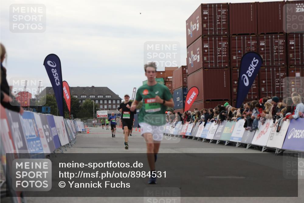 03.10.2025 - Köhlbrandbrückenlauf Yannick Fuchs http://msf.ph/oto/8984531 03.10.2025 15:56:06 Ziel 7012, 8820, 9231, 9525 meine-sportfotos.de