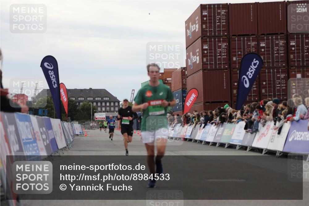 03.10.2025 - Köhlbrandbrückenlauf Yannick Fuchs http://msf.ph/oto/8984533 03.10.2025 15:56:06 Ziel 7012, 8820, 9231, 9525 meine-sportfotos.de