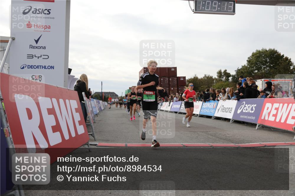 03.10.2025 - Köhlbrandbrückenlauf Yannick Fuchs http://msf.ph/oto/8984534 03.10.2025 16:09:11 Ziel 7379, 7447, 7558, 7702, 7822, 7823, 8217, 8348, 8763, 8797, 9019, 9091, 9139, 9216, 9739, 9752 meine-sportfotos.de