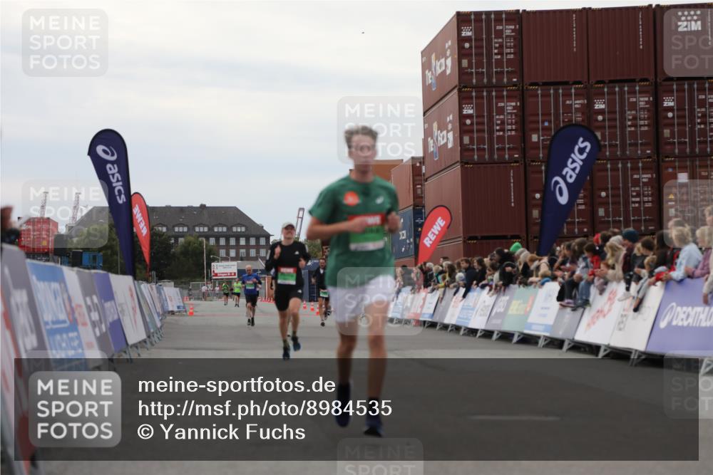 03.10.2025 - Köhlbrandbrückenlauf Yannick Fuchs http://msf.ph/oto/8984535 03.10.2025 15:56:06 Ziel 7012, 8820, 9231, 9525 meine-sportfotos.de