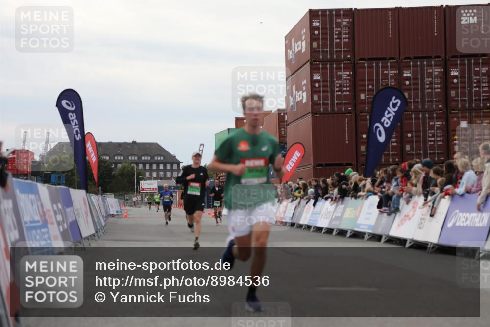 03.10.2025 - Köhlbrandbrückenlauf Yannick Fuchs http://msf.ph/oto/8984536 03.10.2025 15:56:06 Ziel 7012, 8820, 9231, 9525 meine-sportfotos.de