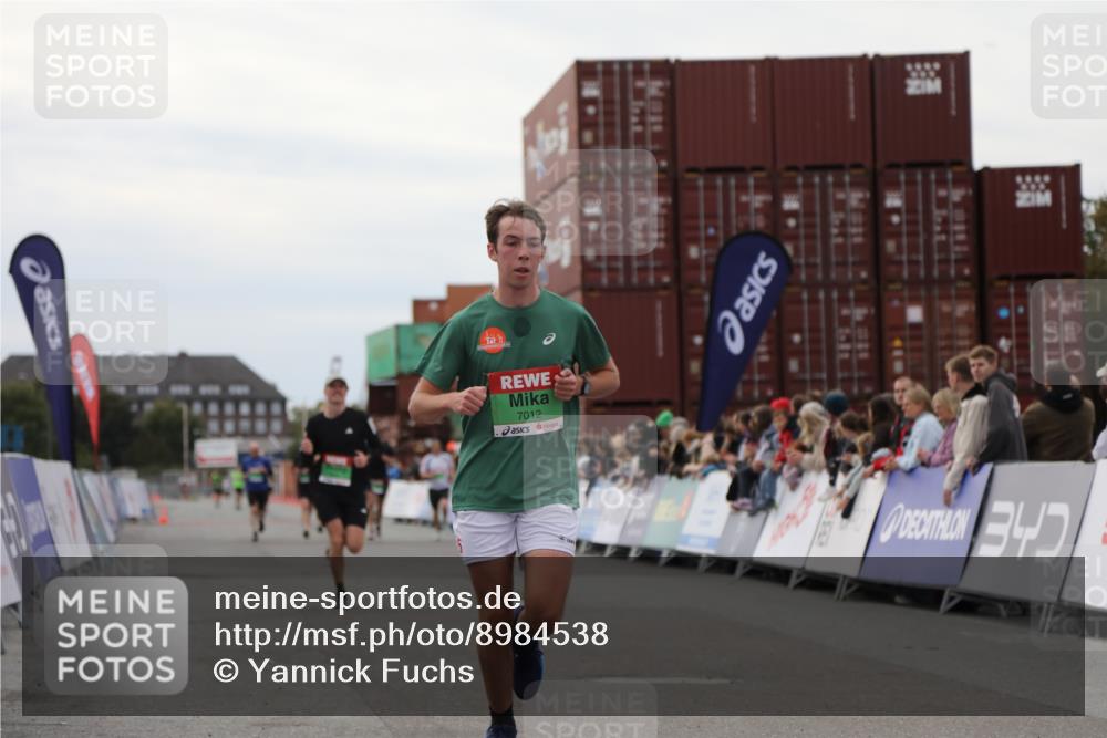 03.10.2025 - Köhlbrandbrückenlauf Yannick Fuchs http://msf.ph/oto/8984538 03.10.2025 15:56:07 Ziel 7012, 8820, 9231, 9525 meine-sportfotos.de