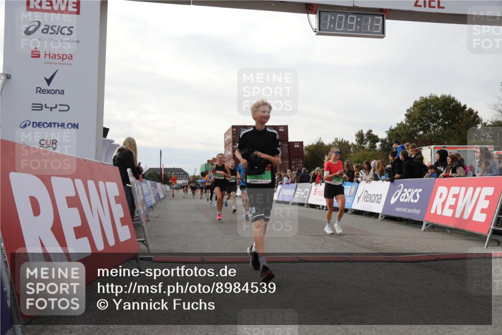 03.10.2025 - Köhlbrandbrückenlauf Yannick Fuchs http://msf.ph/oto/8984539 03.10.2025 16:09:11 Ziel 7379, 7447, 7558, 7702, 7822, 7823, 8217, 8348, 8763, 8797, 9019, 9091, 9139, 9216, 9739, 9752 meine-sportfotos.de