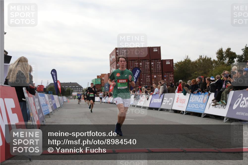 03.10.2025 - Köhlbrandbrückenlauf Yannick Fuchs http://msf.ph/oto/8984540 03.10.2025 15:56:07 Ziel 7012, 8820, 9231, 9525 meine-sportfotos.de