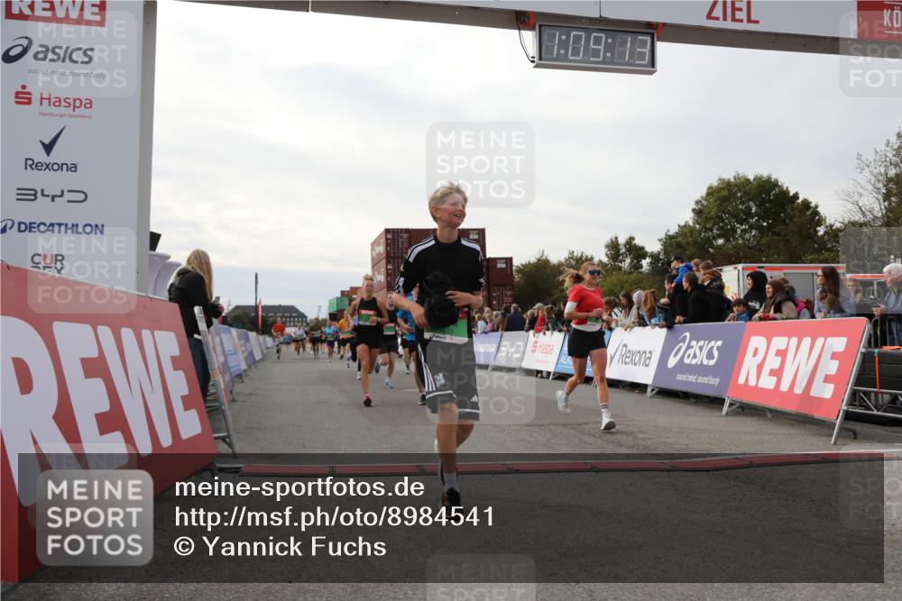 03.10.2025 - Köhlbrandbrückenlauf Yannick Fuchs http://msf.ph/oto/8984541 03.10.2025 16:09:11 Ziel 7379, 7447, 7558, 7702, 7822, 7823, 8217, 8348, 8763, 8797, 9019, 9091, 9139, 9216, 9739, 9752 meine-sportfotos.de