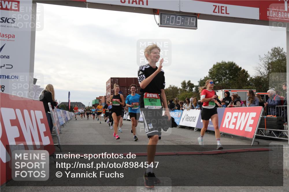 03.10.2025 - Köhlbrandbrückenlauf Yannick Fuchs http://msf.ph/oto/8984547 03.10.2025 16:09:12 Ziel 7447, 7558, 7702, 7822, 7823, 8217, 8348, 8763, 8797, 9019, 9091, 9151, 9216, 9739, 9752, 9753 meine-sportfotos.de