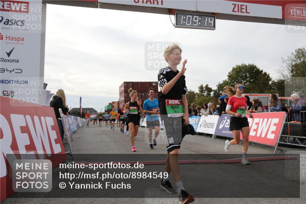 03.10.2025 - Köhlbrandbrückenlauf Yannick Fuchs http://msf.ph/oto/8984549 03.10.2025 16:09:12 Ziel 7447, 7558, 7702, 7822, 7823, 8217, 8348, 8763, 8797, 9019, 9091, 9151, 9216, 9739, 9752, 9753 meine-sportfotos.de