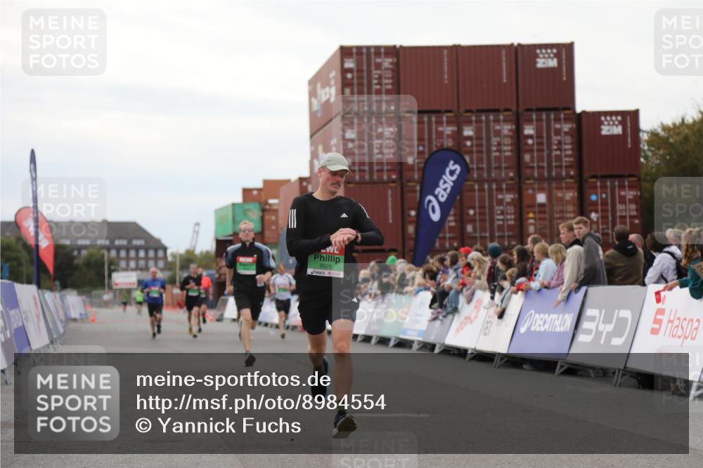03.10.2025 - Köhlbrandbrückenlauf Yannick Fuchs http://msf.ph/oto/8984554 03.10.2025 15:56:09 Ziel 7012, 7128, 8820, 8976, 9525 meine-sportfotos.de