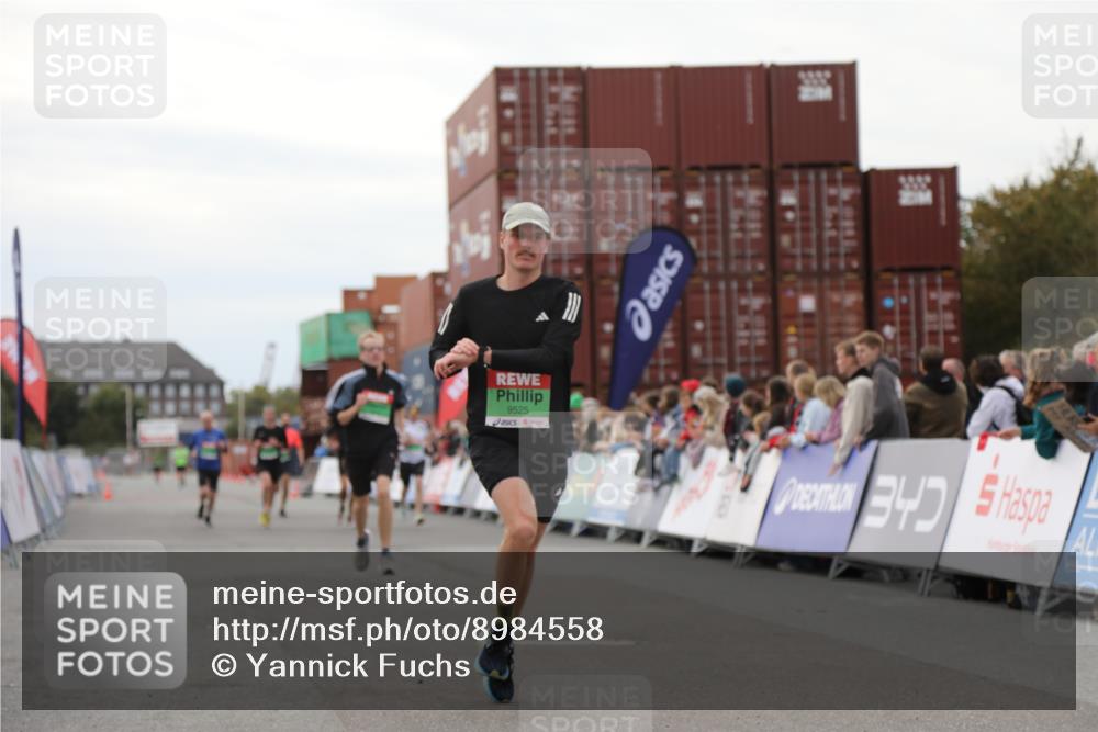 03.10.2025 - Köhlbrandbrückenlauf Yannick Fuchs http://msf.ph/oto/8984558 03.10.2025 15:56:10 Ziel 7012, 7046, 7128, 7170, 8820, 8976, 9525 meine-sportfotos.de