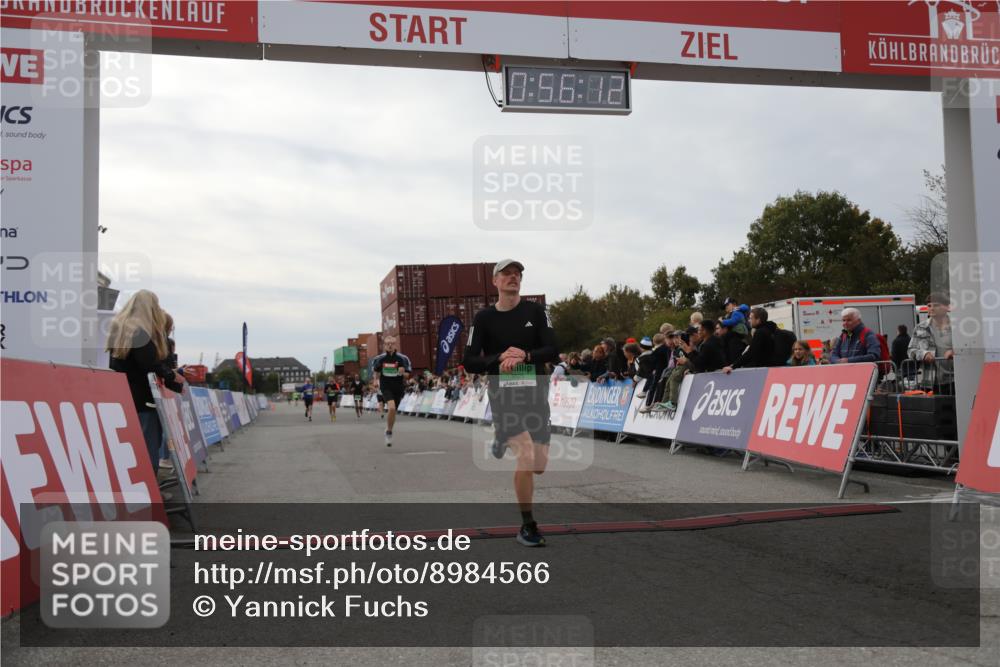 03.10.2025 - Köhlbrandbrückenlauf Yannick Fuchs http://msf.ph/oto/8984566 03.10.2025 15:56:11 Ziel 7012, 7046, 7079, 7128, 7170, 8820, 8976, 9525 meine-sportfotos.de