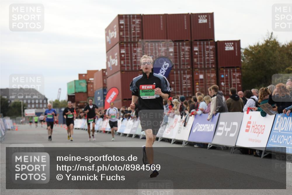 03.10.2025 - Köhlbrandbrückenlauf Yannick Fuchs http://msf.ph/oto/8984569 03.10.2025 15:56:11 Ziel 7012, 7046, 7079, 7128, 7170, 8820, 8976, 9525 meine-sportfotos.de