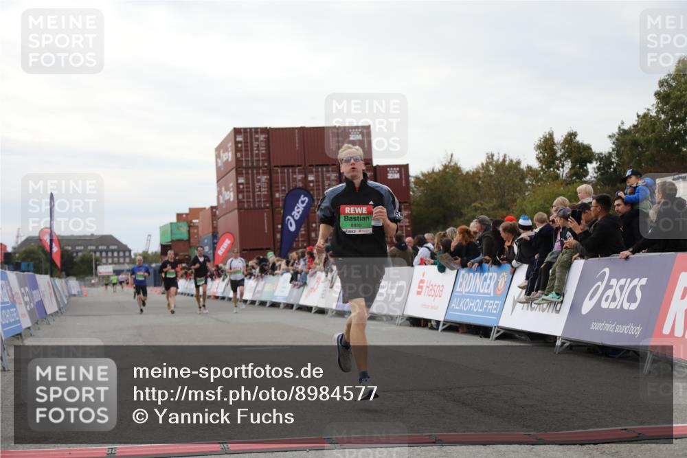 03.10.2025 - Köhlbrandbrückenlauf Yannick Fuchs http://msf.ph/oto/8984577 03.10.2025 15:56:12 Ziel 7046, 7079, 7128, 7170, 8820, 8976, 9525 meine-sportfotos.de