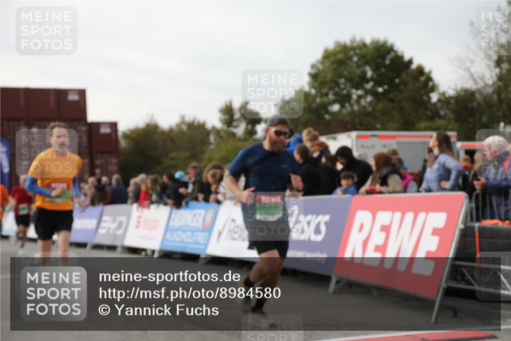 03.10.2025 - Köhlbrandbrückenlauf Yannick Fuchs http://msf.ph/oto/8984580 03.10.2025 16:09:16 Ziel 7395, 7447, 7558, 7702, 7822, 8217, 8348, 8541, 8763, 8797, 8823, 9019, 9091, 9151, 9334, 9470, 9739, 9752, 9753 meine-sportfotos.de