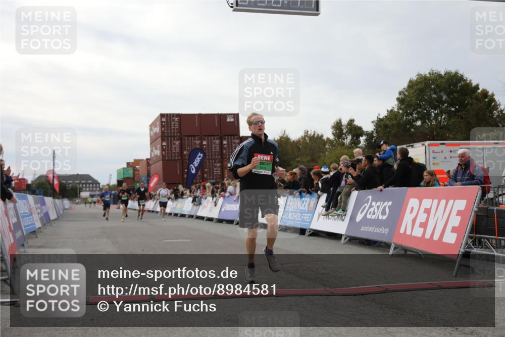 03.10.2025 - Köhlbrandbrückenlauf Yannick Fuchs http://msf.ph/oto/8984581 03.10.2025 15:56:12 Ziel 7046, 7079, 7128, 7170, 8820, 8976, 9525 meine-sportfotos.de