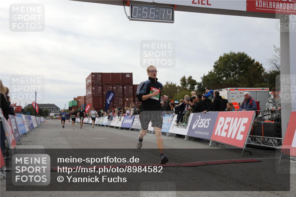 03.10.2025 - Köhlbrandbrückenlauf Yannick Fuchs http://msf.ph/oto/8984582 03.10.2025 15:56:13 Ziel 7046, 7079, 7128, 7170, 8820, 8976, 9525, 9559 meine-sportfotos.de