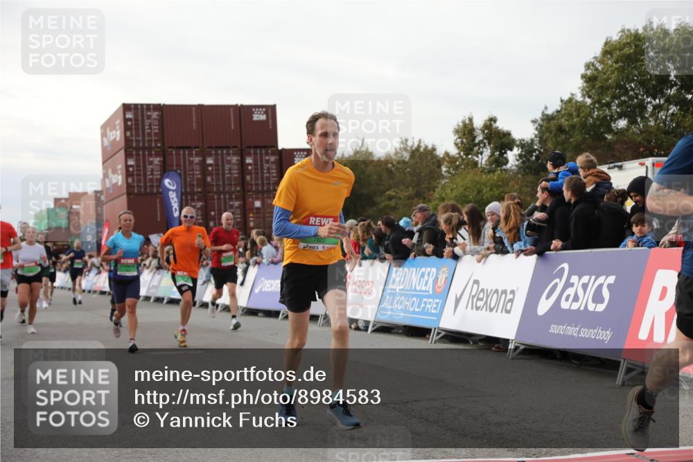 03.10.2025 - Köhlbrandbrückenlauf Yannick Fuchs http://msf.ph/oto/8984583 03.10.2025 16:09:16 Ziel 7395, 7447, 7558, 7702, 7822, 8217, 8348, 8541, 8763, 8797, 8823, 9019, 9091, 9151, 9334, 9470, 9739, 9752, 9753 meine-sportfotos.de