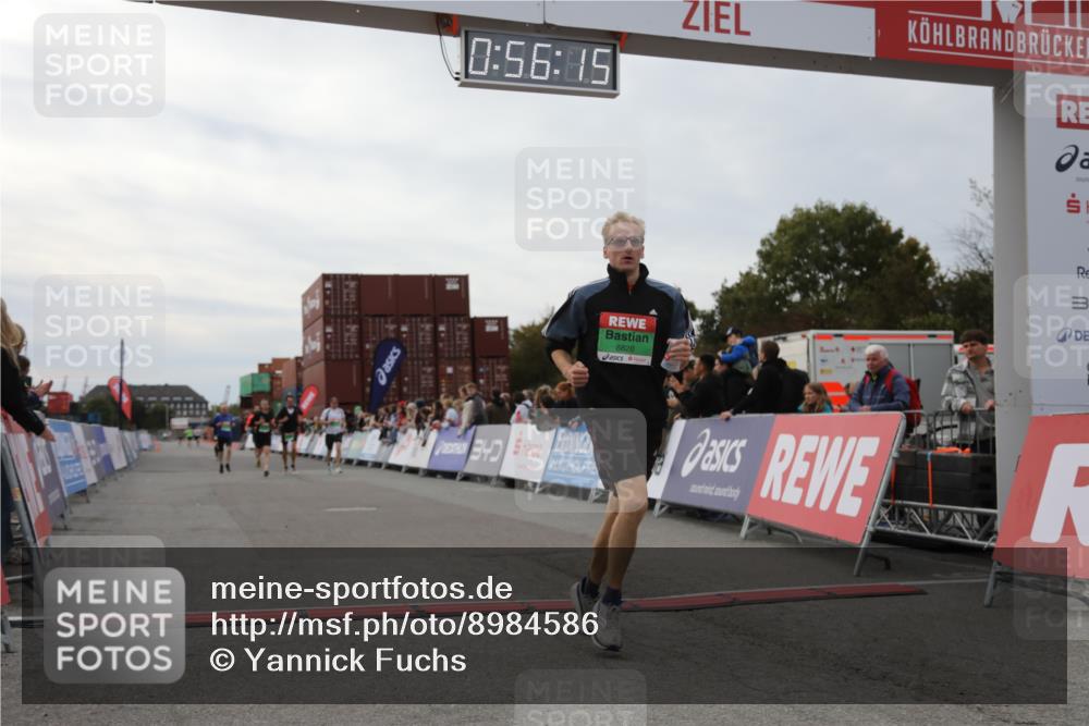 03.10.2025 - Köhlbrandbrückenlauf Yannick Fuchs http://msf.ph/oto/8984586 03.10.2025 15:56:13 Ziel 7046, 7079, 7128, 7170, 8820, 8976, 9525, 9559 meine-sportfotos.de