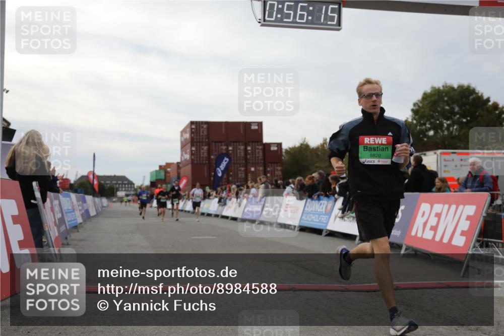 03.10.2025 - Köhlbrandbrückenlauf Yannick Fuchs http://msf.ph/oto/8984588 03.10.2025 15:56:13 Ziel 7046, 7079, 7128, 7170, 8820, 8976, 9525, 9559 meine-sportfotos.de