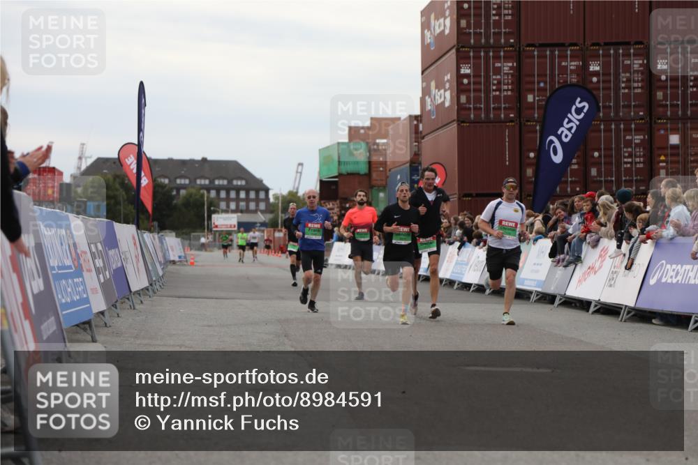 03.10.2025 - Köhlbrandbrückenlauf Yannick Fuchs http://msf.ph/oto/8984591 03.10.2025 15:56:14 Ziel 7046, 7079, 7128, 7170, 8820, 8976, 9525, 9559 meine-sportfotos.de